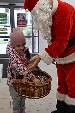 Cukierki na osłodę przyniosły wiele radości-23522