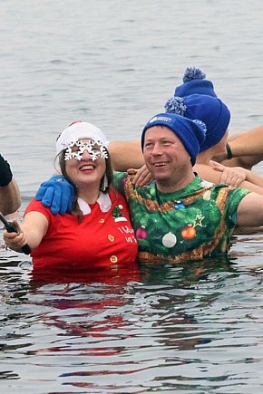 Legnickie Morsy wskoczyły do lodowatej wody-23628