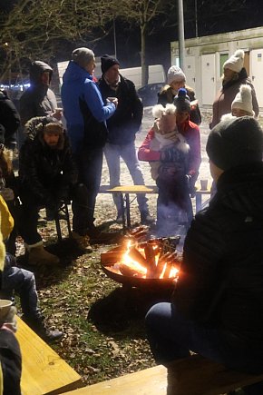 Noworoczne ognisko w Raszówce przyciągnęło tłumy-23653