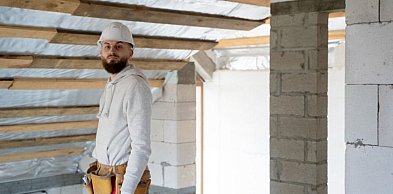 Jak skutecznie zaizolować poddasze? Wykorzystaj potencjał celulozy do wdmuchiwania