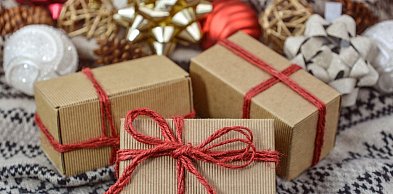 Coraz częściej stawiamy na uniwersalne prezenty — dlaczego?