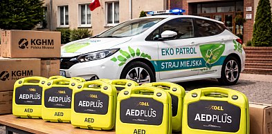 Defibrylatory w 25 szkołach i elektryczne auto. KGHM wspiera Legnicę