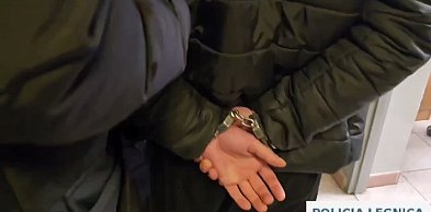 Dwaj recydywiści napadli na 15-latka i go okradli. Sąd ich wypuścił