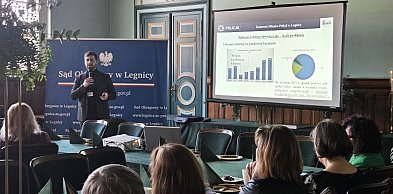 Pracownicy sądu uczyli się, jak nie dać się oszukać w internecie