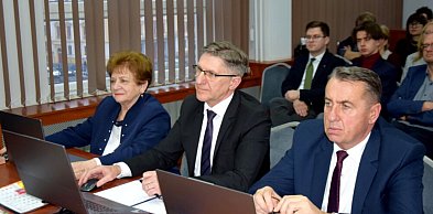 Sesja Rady Powiatu Legnickiego przyniosła decyzje finansowe i drogowe