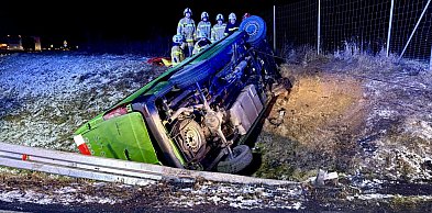 Wypadek na autostradzie pod Legnicą. Osiem osób w busie
