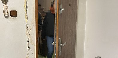 Myślał, że przeczeka w mieszkaniu, policjanci weszli do środka siłowo