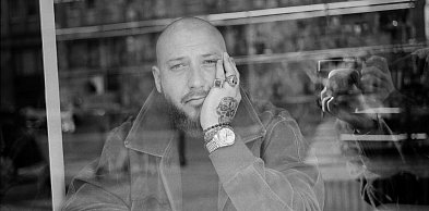 Kortez zagra na dziedzińcu Akademii Rycerskiej