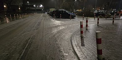 Poranne ślizgawki i akrobacje. Piesi mieli nie lada problem