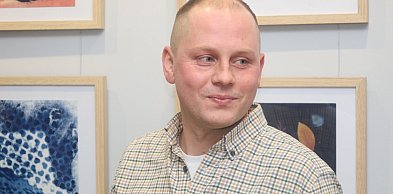 Zanurzeni w błękicie i świetle czyli wernisaż Macieja Józefa Klicha