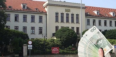 40 osób pobiera w Legnicy świadczenie honorowe dla stulatków