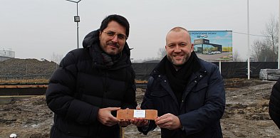 Grupa Impwar oficjalnie rozpoczęła budowę salonu BYD w Rzeszotarach