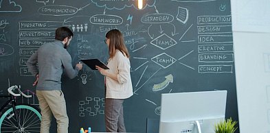 Kreatywne logo dla branży beauty – jak wyróżnić się w tłumie?