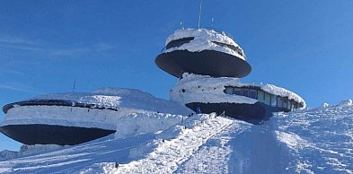 Niedziela w Karkonoszach z mrozem i wiatrem do 90 km/h