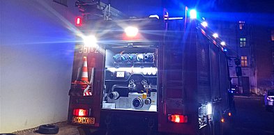 Pożar sadzy przy Nowym Świecie. Mieszkańcy mówią, że lokator pali byle czym