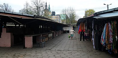 Radna pyta o wyniki odwiertów pod targowiskiem i budowę schronu