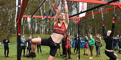 Czołganie, ściany i przenoszenie ciężarów, czyli bieg służb mundurowych