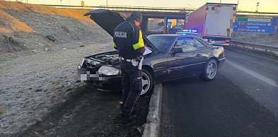 Pościg za mercedesem zakończył się pod A4. Kierowca pod wpływem narkotyków