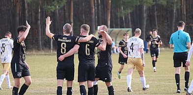 Piłkarskie niższe ligi: wyniki niedzielnych spotkań