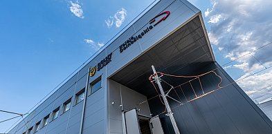 SA135-003 przechodzi gruntowny przegląd w hali serwisowej KD