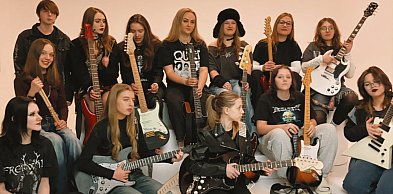 Zmierzą się z rockowymi klasykami w piątkowej „Szkole Rocka”