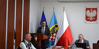 Nadzwyczajna sesja Rady Powiatu Legnickiego. Radni zmienili budżet