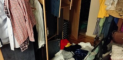 Włamywacze w domu. Ochrona miała stać przy płocie i sugerować „może to kot”