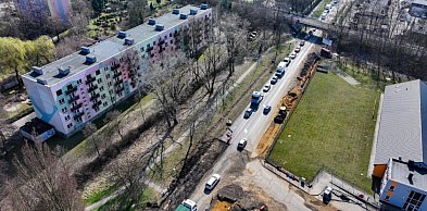 Ul. Poznańska zmienia się z dnia na dzień, prace nabierają tempa