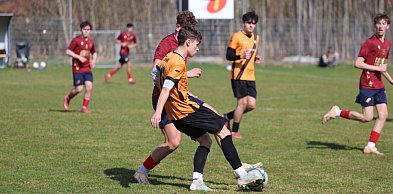 Piłkarskie niższe ligi: wyniki niedzielnych spotkań