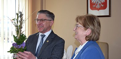 Pracownice starostwa tradycyjnie przygotowały palmy wielkanocne