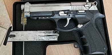 Romans z internetu skończył się zarzutami i zatrzymaniem Legniczanina