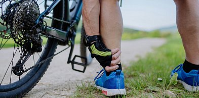 Skręcona kostka to nie koniec świata. Jak unikać powikłań