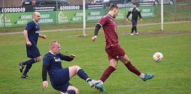 Piłkarskie niższe ligi: wyniki niedzielnych spotkań