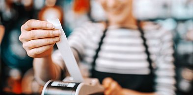 Kasy fiskalne online – co warto wiedzieć przed wyborem urządzenia do firmy?