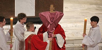 Dzień ciszy i najsurowszego postu. Tak świat przeżywa Wielki Piątek