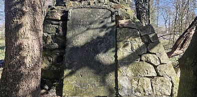 Pomnik przy Wielogórskiej doczekał się porządków dzięki ich inicjatywie