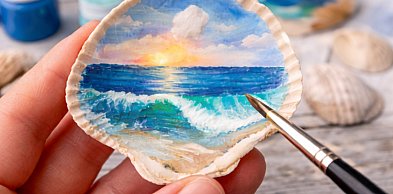 Morskie pejzaże na muszlach. Galeria zaprasza na warsztaty