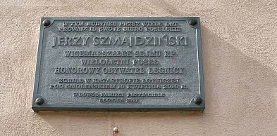 Pamiętają o Smoleńsku. Złożyli kwiaty, zapalili znicze