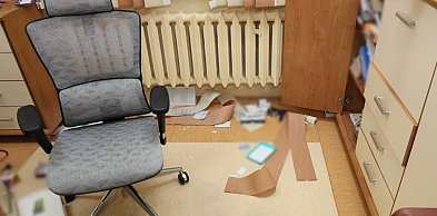 Szok. W nocy włamał się do przychodni i wpadł, gdy pakował sprzęt