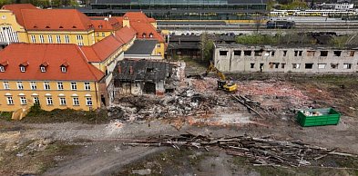 Rusza budowa centrum przesiadkowego. Zaczęli od wyburzeń