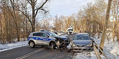 2 lata i 8 miesięcy za ucieczkę i zderzenie z radiowozem. Kara uzgodniona