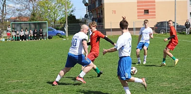 Piłkarskie niższe ligi: wyniki niedzielnych spotkań