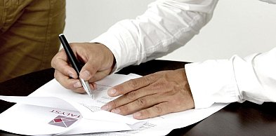 Jak wygląda proces sądowy w sporze z bankiem krok po kroku?