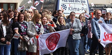 Legniccy pracownicy  ZUS murem za związkowcami