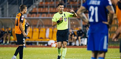 Szymon Łężny poprowadzi mecz Miedzi Legnica ze Stalą Mielec