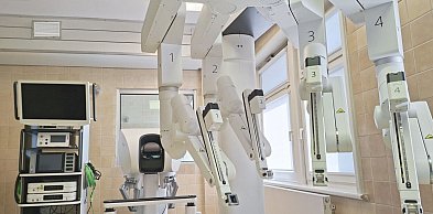 W końcu jest. Robot chirurgiczny trafił do szpitala i trwa montaż