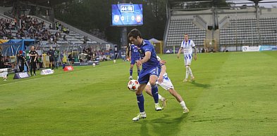 Miedź Legnica górą w starciu ze Stalą: Asier Córdoba bohaterem