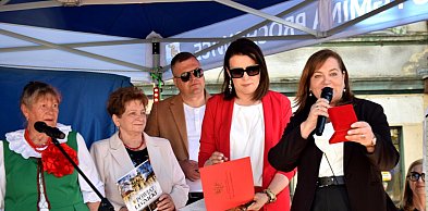 Zespoły folklorystyczne koncertowały w Prochowicach