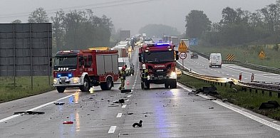 Bus uderzył w ciężarówkę i bariery na A4. Kierująca trafiła do szpitala