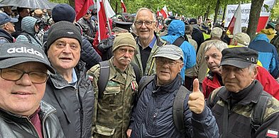 Legniccy funkcjonariusze na proteście w Warszawie: Walczyli o godność